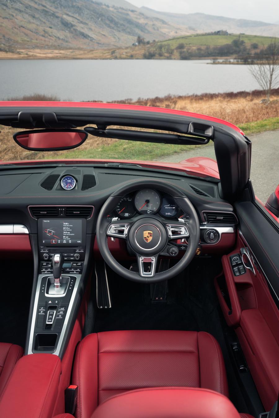  Porsche 911 Carrera 4S Cabriolet 2016 года  (UK) (фото 27 из 30)